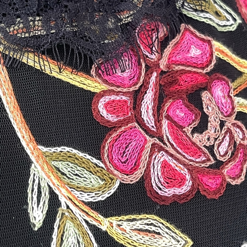 Embroidered romper - Picture 5 of 10